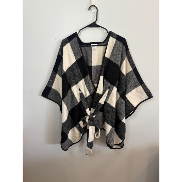 Crown & Ivy Black White Plaid Tie Front Poncho Shawl Wrap One Size - Picture 1 of 3